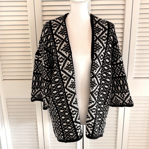 Velvet by Graham & Spencer Cardigan Sweater Women’s Black Ivory Coatigan Size ML - Picture 2 of 11